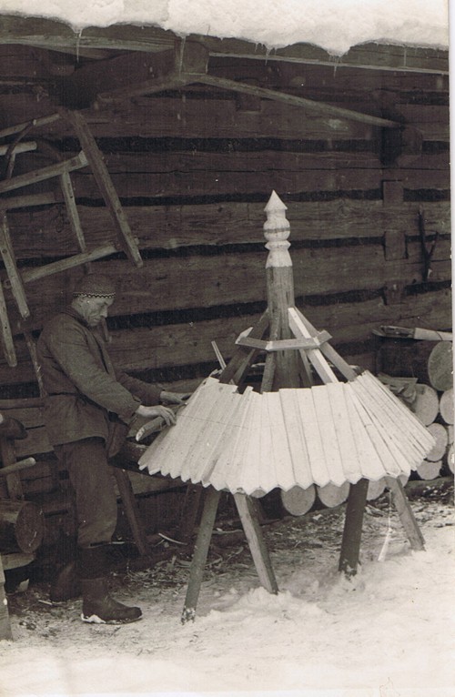 Stavba šindelové stříšky na úly
